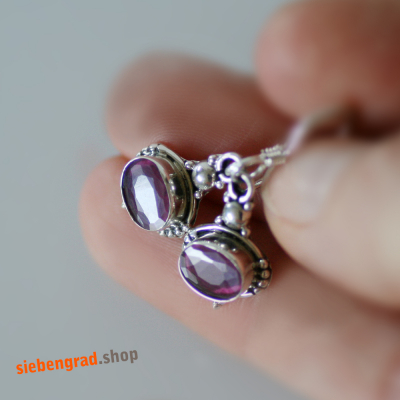 Silber-Ohrhänger mit facettiertem indischen Rubin - oval - verziert - quer TA<span class='cust-fill'> </span>