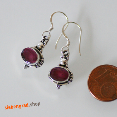 Silber-Ohrhänger mit facettiertem indischen Rubin - oval - verziert - quer TA<span class='cust-fill'> </span>