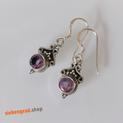 Filigrane - Silber-Ohrhänger mit facettiertem Amethyst - verziert