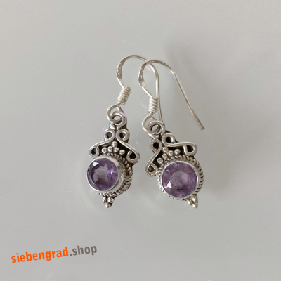 Filigrane - Silber-Ohrhänger mit facettiertem Amethyst - verziert